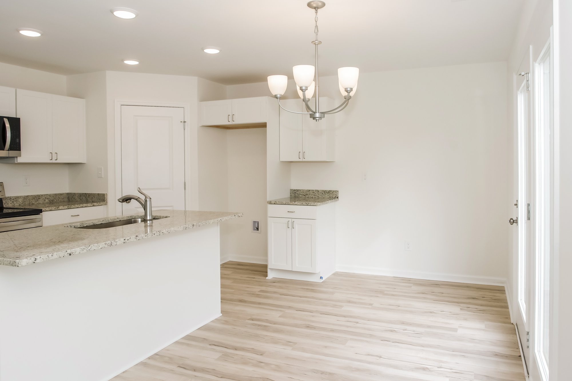 006-photo-dining-room-14860992
