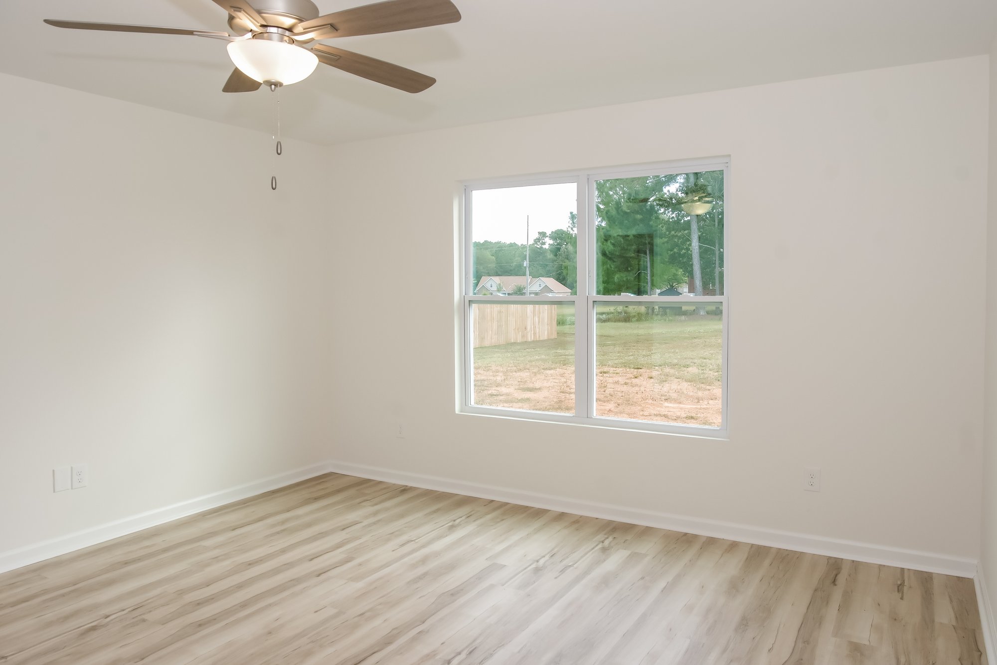 010-photo-main-bedroom-14860794