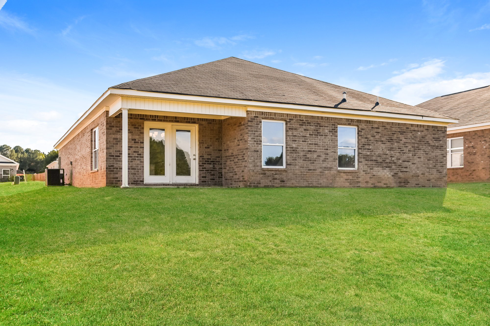 015-photo-rear-view-14874124