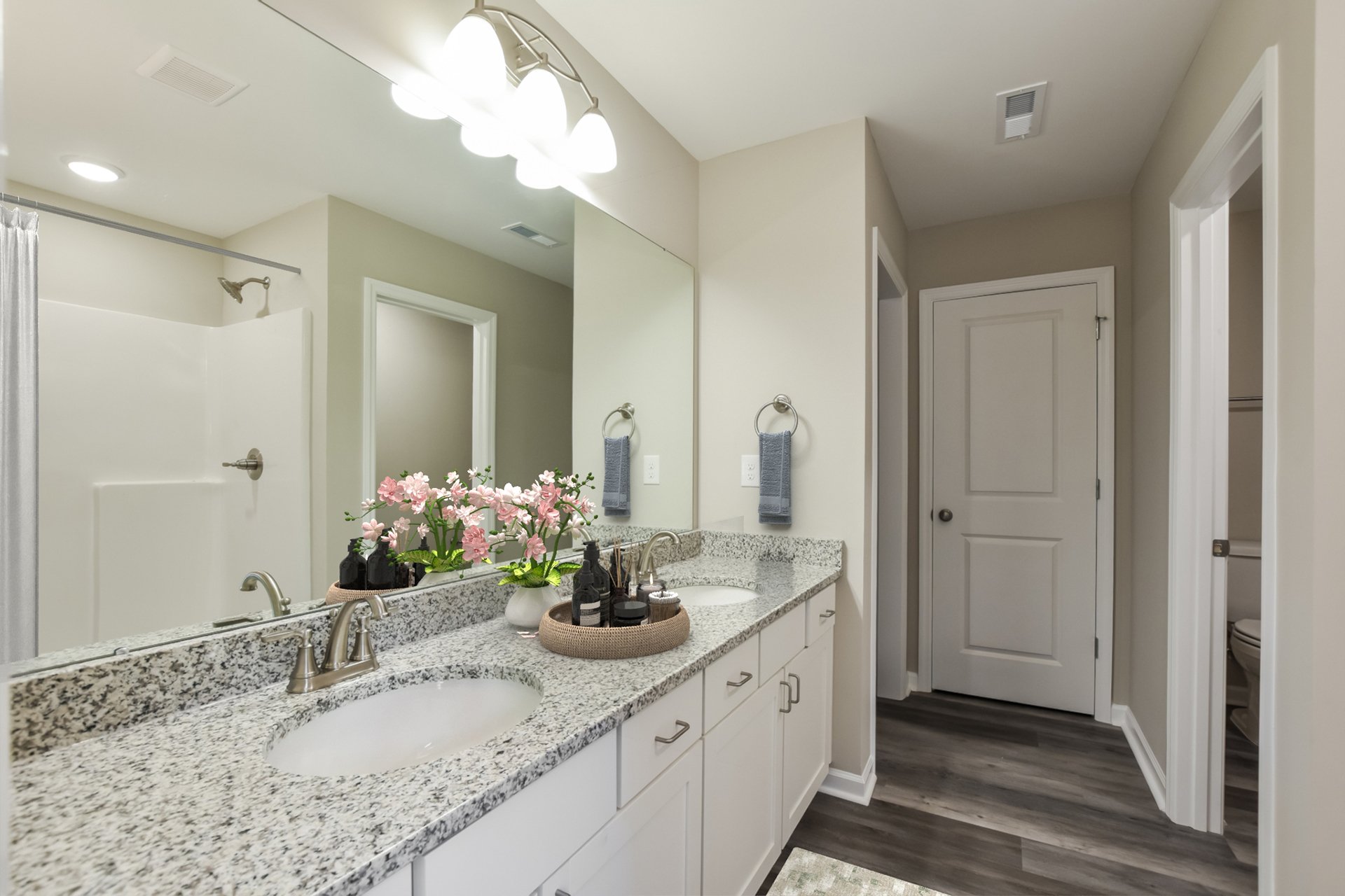 1760409330713490586_1760409330713490586_bathroom_1